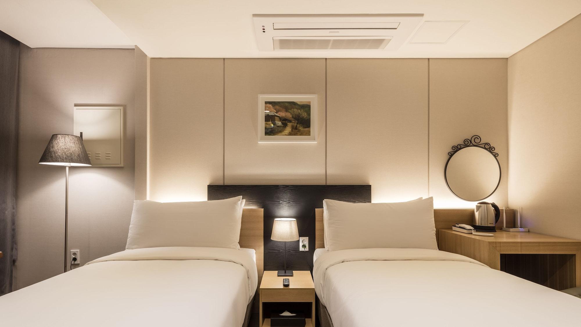 เดอะ เฟิสต์ สเตย์ โฮเทล  Hotel โซล ภายนอก รูปภาพ
